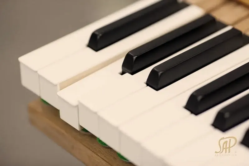 Fortepian a pianino – odkryj kluczowe różnice, które warto znać