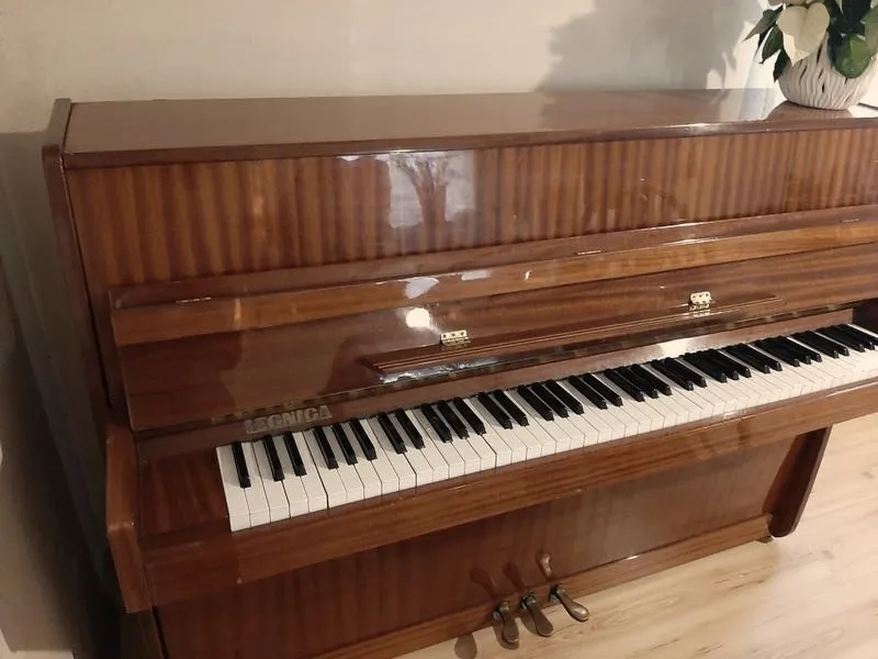 Ile waży pianino w Legnicy? Porównaj modele i ich wagę