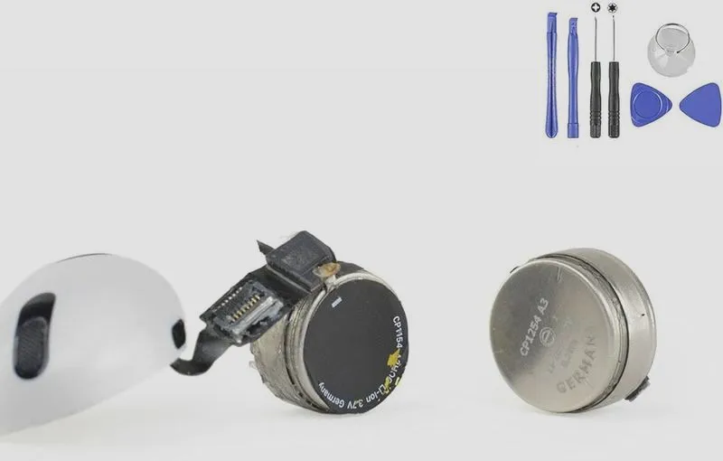 Jak kontrolować stan baterii AirPods, by uniknąć nieprzyjemnych niespodzianek?