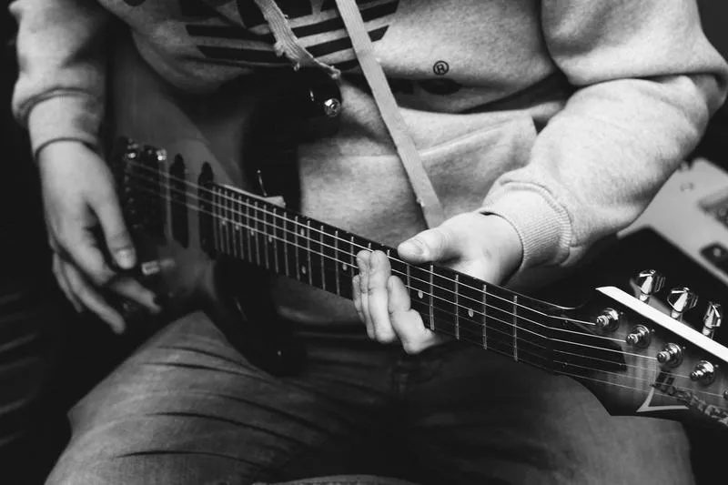 Odkryj muzyczne skarby w Komis Tenor Kielce – najlepsze instrumenty i sprzęt audio dla każdego muzyka