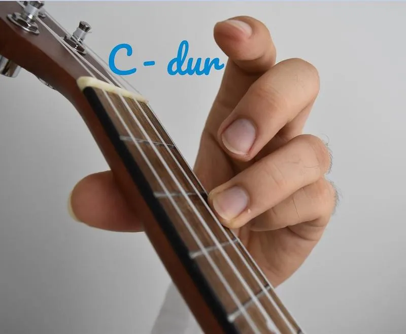 Jak ustawić palce na gryfie